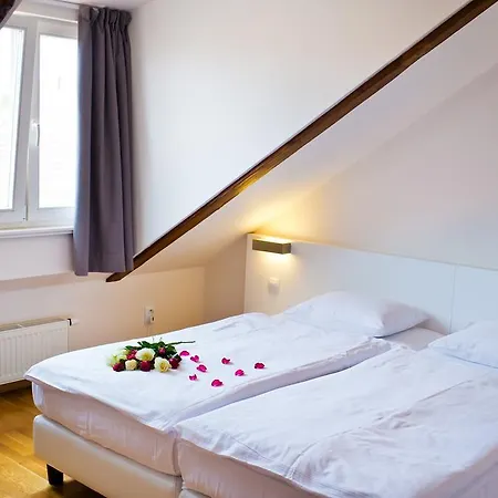 Vysehrad Castle Апарт-отель 4*